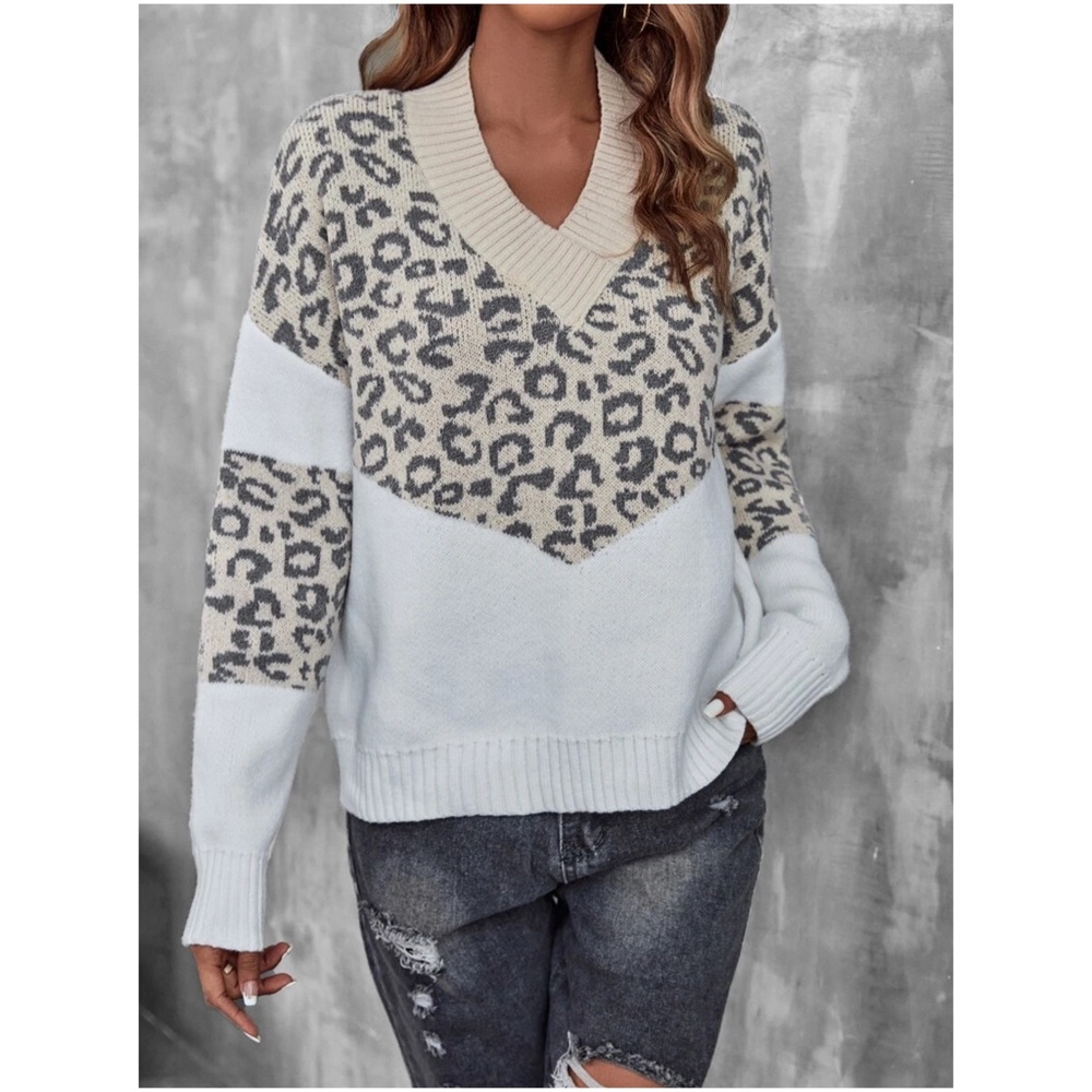 Cozy Leopard Print Oversized Sweater Top - Picture 3 of 5